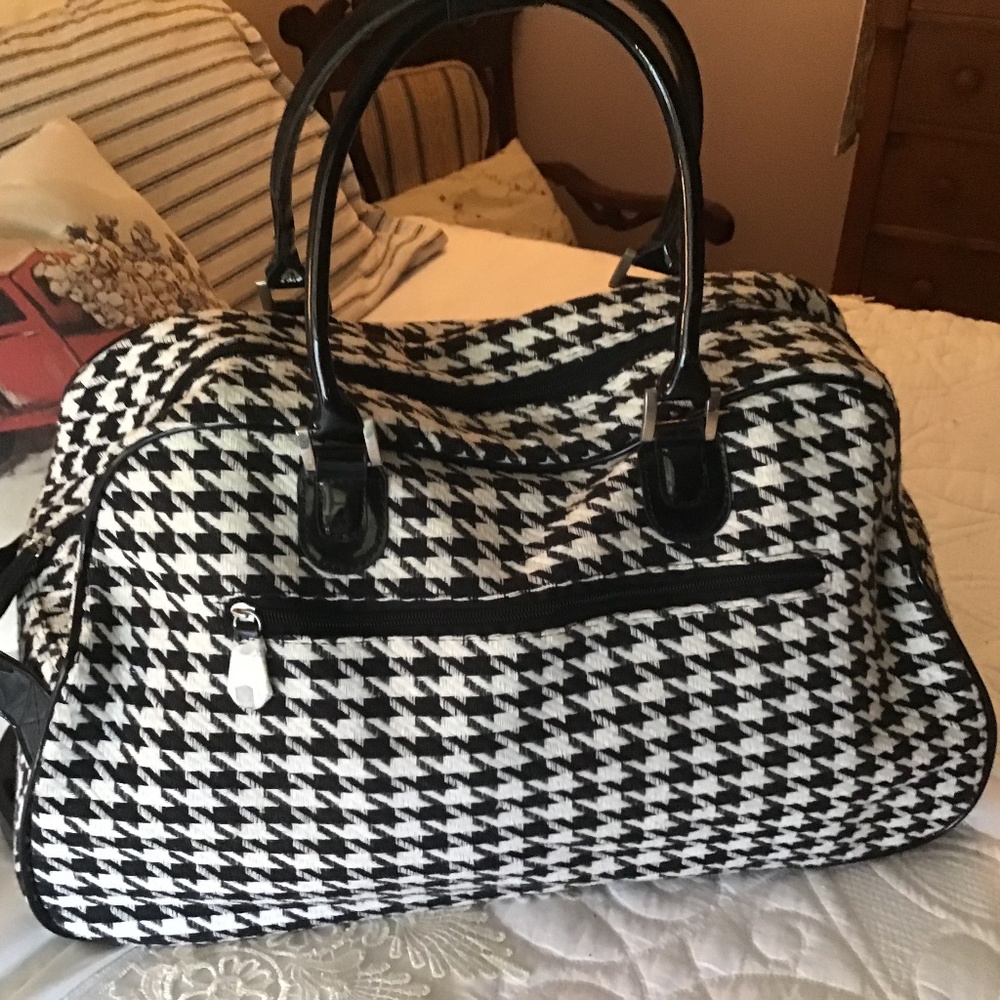 Houndstooth rolling duffle